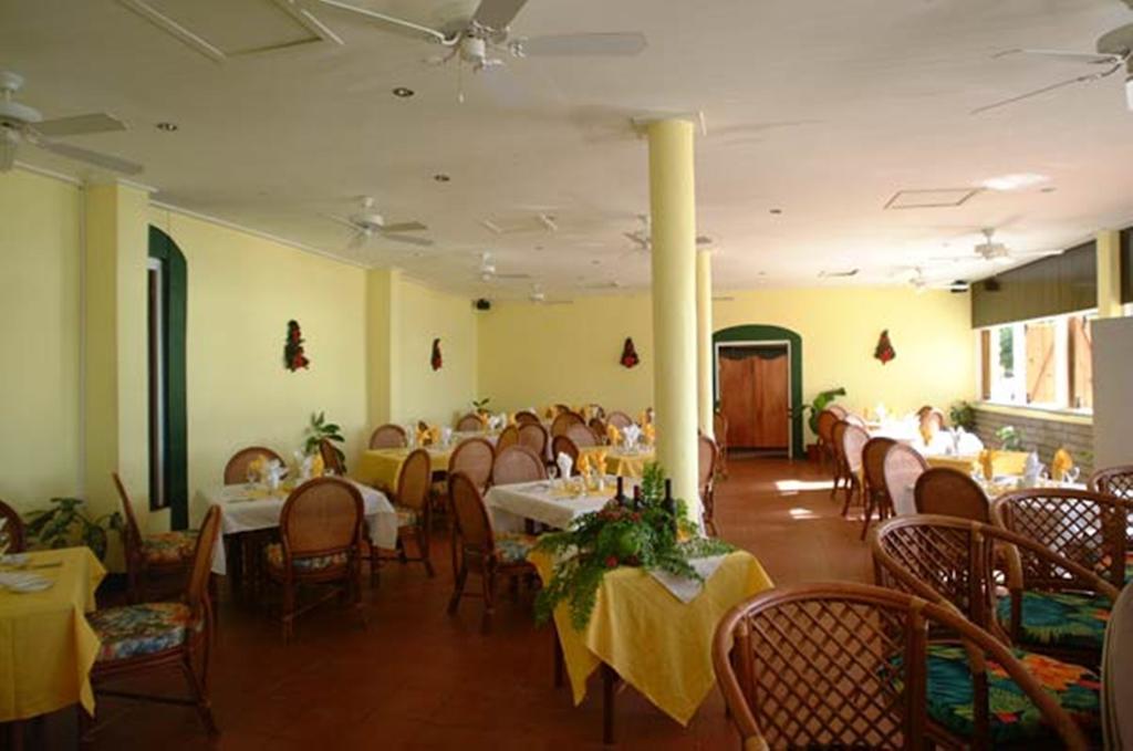 Gem Holiday Beach Resort St. George's Dış mekan fotoğraf