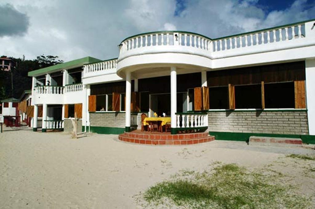 Gem Holiday Beach Resort St. George's Dış mekan fotoğraf