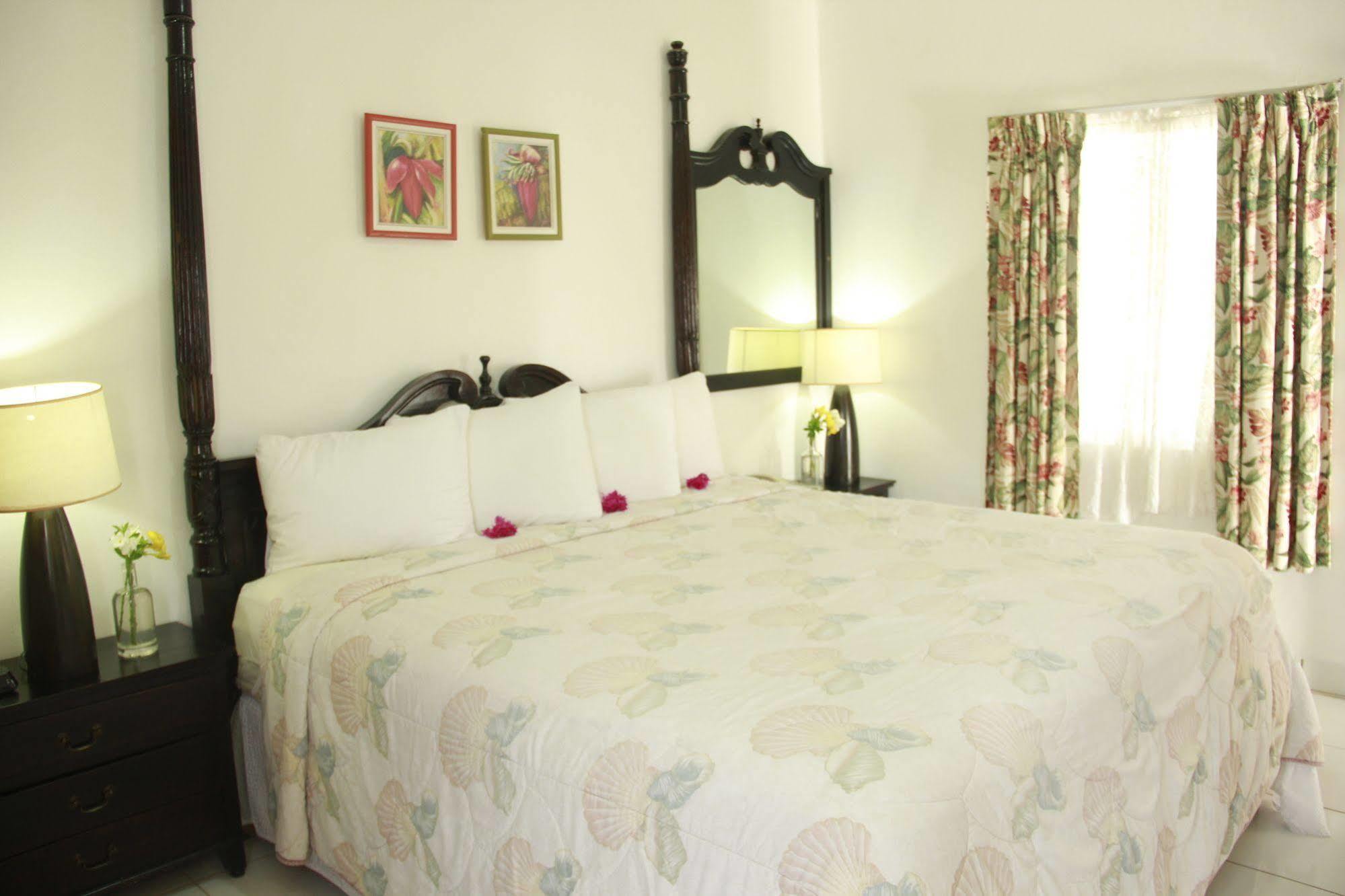 Gem Holiday Beach Resort St. George's Dış mekan fotoğraf